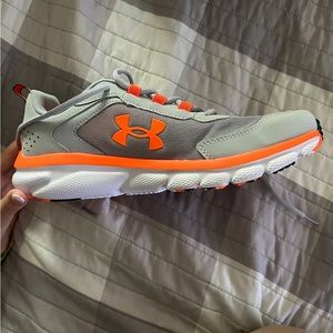 Women’s under armor sneakers nwt